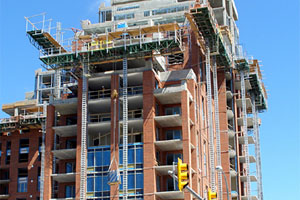 1,000 lineal feet of mast-climbing work platforms are being used to build a 300,000-square-foot residential structure.