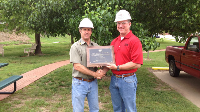 Pete Turnbull receives his 2011 Plant Manager of the Year award from Ed Watson, Acme Brick Company's Senior Vice President of Production.