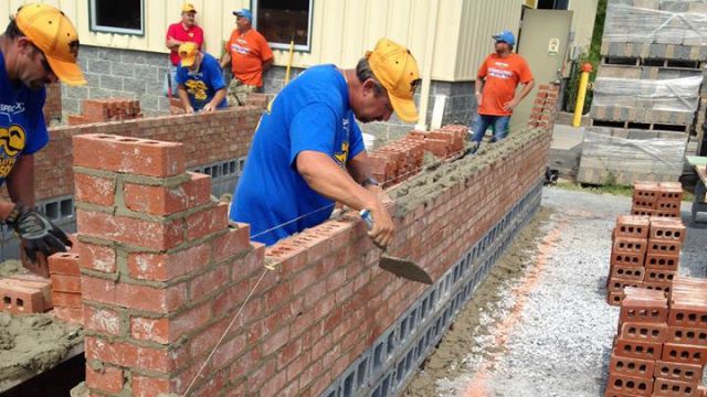 Competitors in East Tennessee race to secure their spot on the 2016 SPEC MIX BRICKLAYER 500 World Championship Roster.