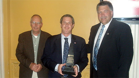 Legislative Chair Paul Odom and MCAA President Mackie Bounds present the 2010 MCAA Freedom and Prosperity Award to Senator David Vitter of Louisiana.