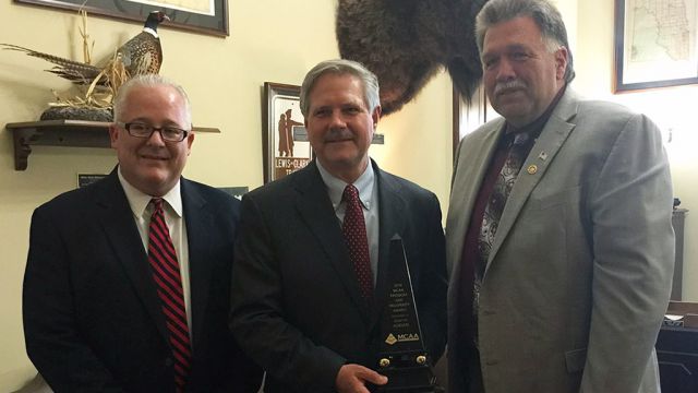 Senator John Hoeven (R-ND) receives the MCAA Freedom and Prosperity Award from MCAA President Jeff Buczkiewicz (left) and Mackie Bounds (right).