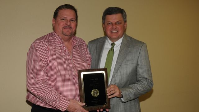 Jay Isenhour (l), manager of Acme’s Malvern plant accepts the Business of the Year award from Mark Roberts (CEO\president of Malvern National Bank)