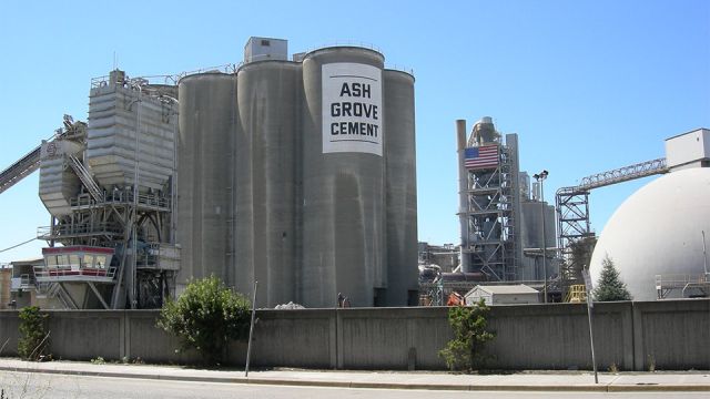 Midlothian, Texas, Ash Grove Cement Co. manufacturing plant 