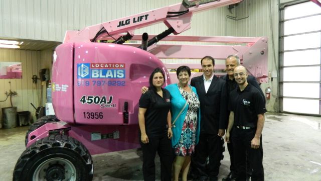 JLG dealer Location Blais painted a JLG 450AJ articulating boom lift pink to raise breast cancer awareness