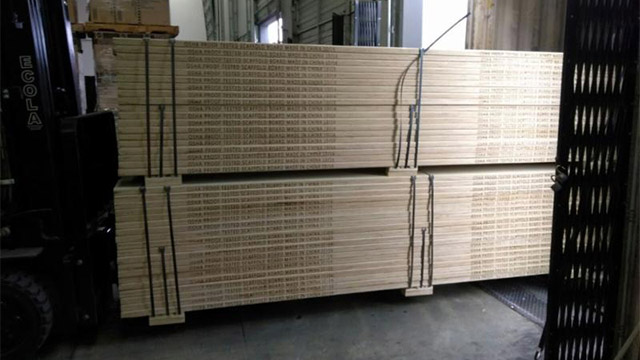 Units of LVL Plank missing identification of product, manufacturer or third-party inspection agency.