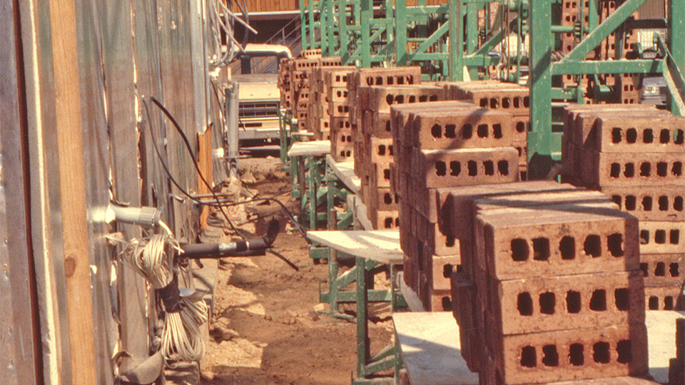 The most important feature Breithaupt built into his scaffolding was the ability to start on the ground and never stop laying brick. The bricklayers’ material boards start about belt-high.